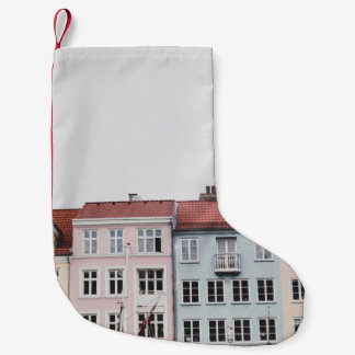 PERSON, DIE STRUKTURBILD MACHT KLEINER WEIHNACHTSSTRUMPF