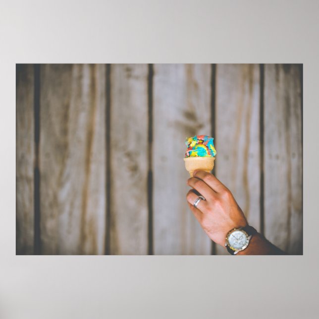 Person holding multicolored ice cream poster (Vorne)