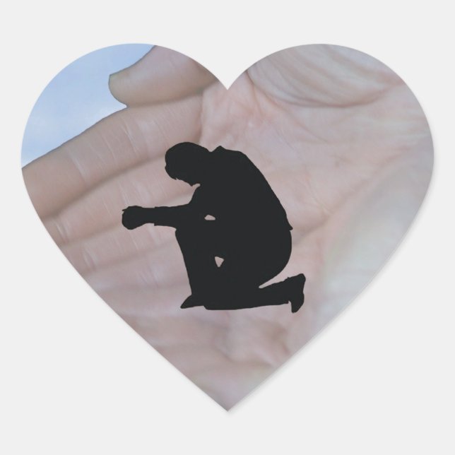 Person im Gebet, in den Händen Gottes Herz-Aufkleber (Vorderseite)