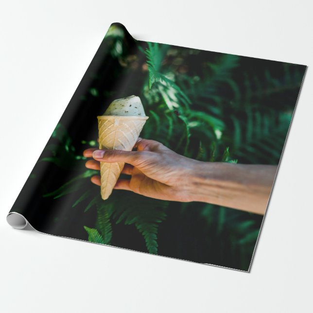 Person mit Eis Geschenkpapier (Ungerollt)