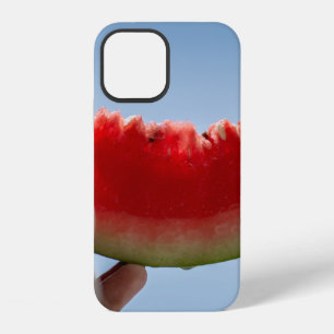 Person mit Wassermelone in Scheiben iPhone 12 Hülle