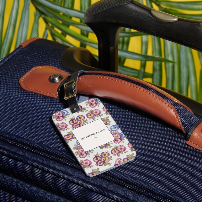 Personalised Floral Luggage Tag | Adventure Awaits Gepäckanhänger (Vorderseite Insitu 1)