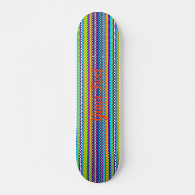 Personalisierbare farbenfrohe mehrfarbige Wavy Lin Skateboard (Vorne)
