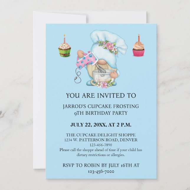 Personalisieren Sie Blue Blume Gnome Koch Cupcake Karte (Vorderseite)