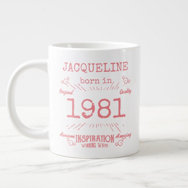 Personalisiert 40. Geburtstag 1981 Rosa Vintag Jumbo-Tasse (Links)
