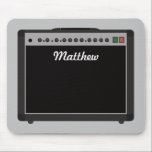Personalisiert-Amplifier-Illustration für Musiker Mousepad<br><div class="desc">Fügen Sie Ihrem Schreibtisch eine rockende Touch mit diesem Mauspad hinzu oder kreieren Sie ein personalisiertes Geschenk,  das perfekt für Gitarrenspieler und Musiker aller Art geeignet ist. Es zeigt eine Abbildung eines schwarzen Verstärkers und Ihren eigenen Namen oder Ihre eigene Nachricht in weißen Schriftzeichen.</div>