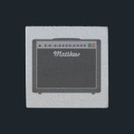 Personalisiert-Amplifier-Illustration für Musiker Steinmagnet<br><div class="desc">Fügen Sie Ihrem Kühlschrank eine rockende Touch hinzu oder kreieren Sie ein personalisiertes Geschenk mit diesem Magneten,  der perfekt für Gitarrenspieler und Musiker aller Art geeignet ist. Es zeigt eine Abbildung eines schwarzen Verstärkers und Ihren eigenen Namen oder Ihre eigene Nachricht in weißen Schriftzeichen.</div>