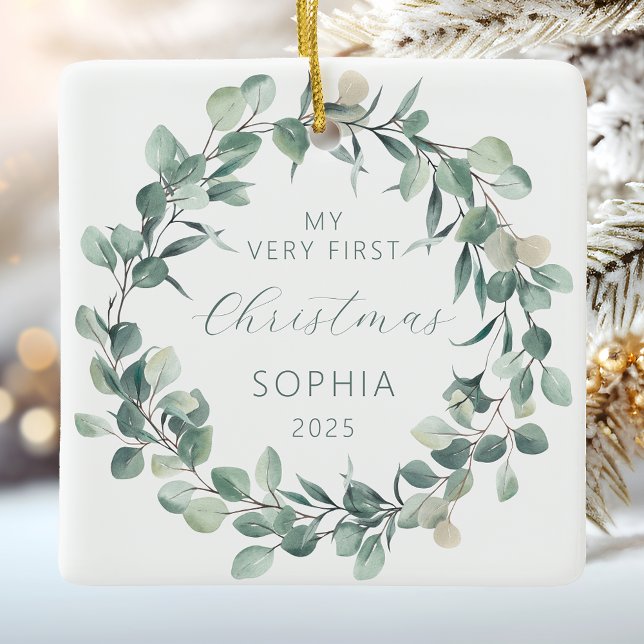 Personalisiert Baby 1. Christmas Eucalyptus Wreath Keramikornament (Von Creator hochgeladen)