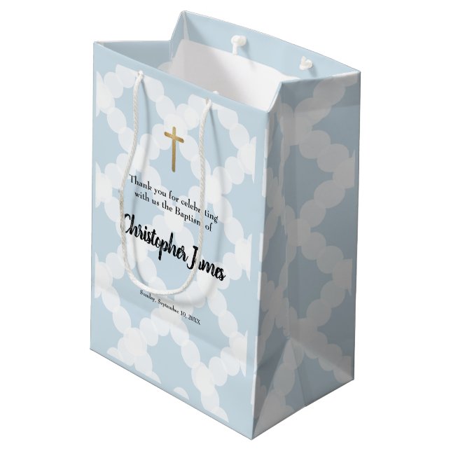 Personalisiert Baby Boy Taufe Blue Gold Cross Mittlere Geschenktüte (Rückseite Schrägansicht)