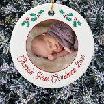 Personalisiert Baby First Christmas Foto Keramik Ornament<br><div class="desc">Feiern Sie mit diesem bezaubernden personalisierten Foto-Ornament Ihr erstes Weihnachtsfest. Fügen Sie Ihr eigenes Foto hinzu und ändern Sie einen beliebigen Text, um ihn anzupassen. Mit hübschen heiligen Schriftzeichen und modernem Schriftzeichen in festlichem Rot präsentiert es Ihr Lieblingsfoto Ihres Babys wunderschön und macht es zu einem perfekten Familienbesitz. Hängen Sie...</div>