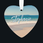 Personalisiert Beach Foto Blue Landschaftlich Ornament<br><div class="desc">Ein schönes Vintages Foto eines Strandes in Kalifornien,  herzerformte Weihnachtsschmuck. Passen Sie Ihren Namen an,  um Ihr eigenes personalisiertes Geschenk zu kreieren. Für kürzere Namen gibt es viel Platz,  um den Schriftart zu vergrößern. Es gibt viele schöne,  moderne Kalligraphie-Schriftzeichen zur Auswahl.</div>
