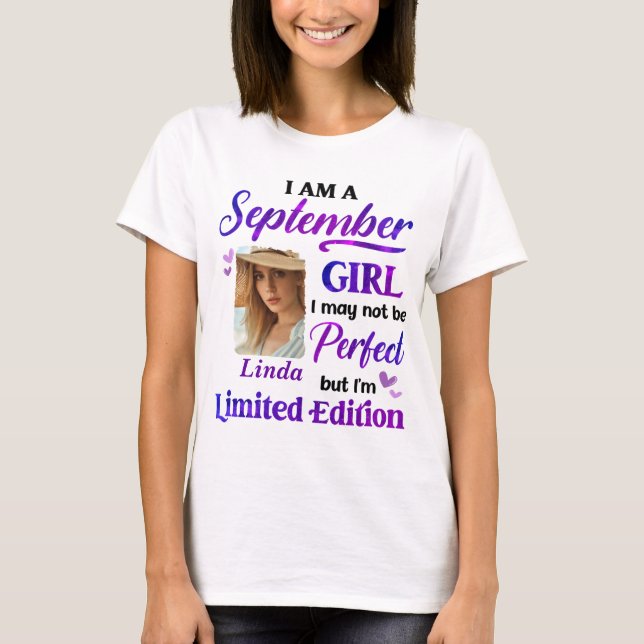 Personalisiert bin ich ein September Girl mit Cust T-Shirt (Vorderseite)