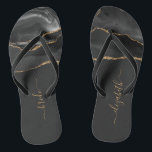 Personalisiert Bride Black Gold Agate Wedding Flip Flops<br><div class="desc">Ein schwarzes Aquarelldesign mit vergoldeten Imitaten Glitzer schmückt den vorderen Teil dieser Flip Flops. Persönlich gestalten Sie sie mit elegantem,  goldfarbenem Handschrift-Skript auf schwarzem Hintergrund für die Braut oder jedes andere Mitglied der Hochzeitsfeier. Ideal für einen Junggeselinnen-Abschied,  ein Brautparty oder eine Hochzeit am Strand.</div>