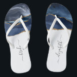 Personalisiert Bride Blue Gold Agate Wedding Flip Flops<br><div class="desc">Ein marineblaues Aquarelldesign mit vergoldeten Imitaten Glitzer schmückt den vorderen Teil dieser Flip Flops. Personalisieren Sie sie mit elegantem handgeschriebenen handgeschriebenen Holzkohle auf weißem Hintergrund für die Braut oder jedes andere Mitglied der Hochzeitsfeier. Ideal für einen Junggeselinnen-Abschied,  ein Brautparty oder eine Hochzeit am Strand.</div>
