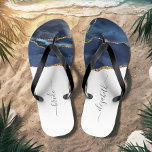 Personalisiert Bride Blue Gold Agate Wedding Flip Flops<br><div class="desc">Ein marineblaues Aquarelldesign mit vergoldeten Imitaten Glitzer schmückt den vorderen Teil dieser Flip Flops. Personalisieren Sie sie mit elegantem handgeschriebenen handgeschriebenen Holzkohle auf weißem Hintergrund für die Braut oder jedes andere Mitglied der Hochzeitsfeier. Ideal für einen Junggeselinnen-Abschied, ein Brautparty oder eine Hochzeit am Strand.</div>