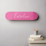Personalisiert Chic Calligrafy Name Hot Pink Skateboard<br><div class="desc">Minimalistische Skripttypografie Name in Hot-Pink-Skateboard</div>