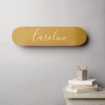 Personalisiert Chic Calligraphy Name Mustard Yello Skateboard<br><div class="desc">Minimalistische Skripttypografie Name in der Mustard Yellow Skateboard</div>