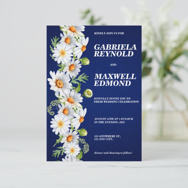 Personalisiert Clear Floral White Daisy Wedding Einladung (Stehend Vorderseite)