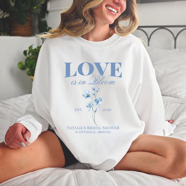 Personalisiert Dusty Blue Wildblume Brautparty Sweatshirt (Von Creator hochgeladen)