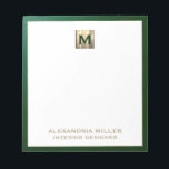 Personalisiert Emerald Green Gold Monogram Notizblock<br><div class="desc">Bleibe stilvoll mit diesem personalisierten smaragdgrünen Monogramm Notizblock mit einem gebürstetem Metallic-Gold-Erstdesign in Monogramm. Dieses Notizblock ist perfekt für Notizen, Aufgabenlisten und Ideen geeignet und sowohl funktionell als auch modern. Mit hochwertigem Papier und robustem Pappunterlage ist es unterwegs oder auf Ihrem Schreibtisch einfach zu bedienen. Passen Sie Ihre eigenen Monogramme,...</div>