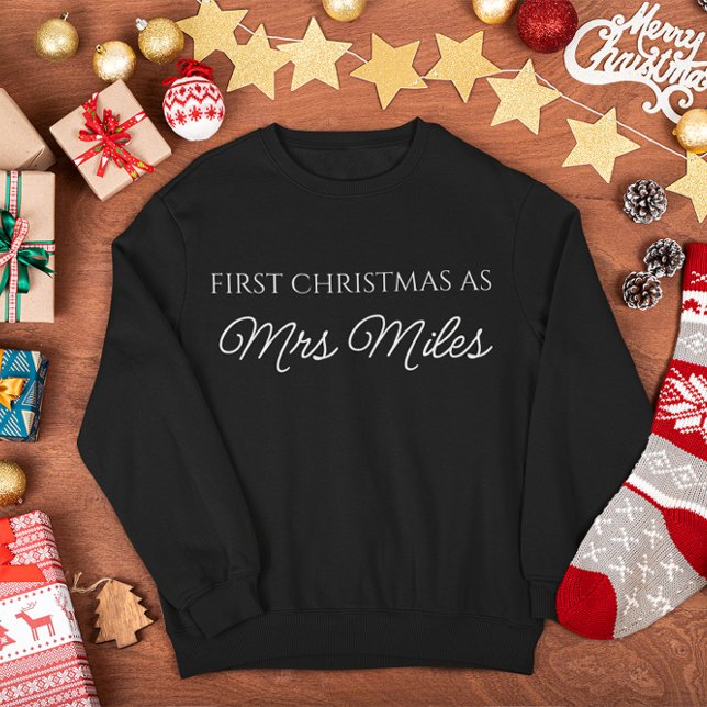 Personalisiert "Erste Weihnachten als Frau" Name Sweatshirt (Personalized 'First Christmas as a Mrs.' Surname Sweatshirt)