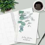 Personalisiert Eukalyptus Greenery Planer<br><div class="desc">Dieser elegante personalisierte Planner ist mit Aquarellfarben-Eukalyptus-Blätter in sanften Grüntönen dekoriert. Einfach anpassbar. Verwenden Sie zum Bearbeiten das Entwurfstool, um den Schriftart, die Größe des Schriftartes oder die Farbe zu ändern. Weil wir unsere Kunstwerke erstellen, werden Sie dieses exakte Bild von anderen Designern nicht finden. Original Wasserfarbe © Michele Davies....</div>