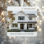 Personalisiert First Zuhause New House Foto Christ Ornament Aus Metall<br><div class="desc">Gedenken Sie Ihre erste Urlaubssaison in Ihrer neuen Zuhause mit dem Personalisierten First Zuhause New House Foto Weihnachtsmetallschmuck. Dieses elegante Ornament besticht durch ein individuelles Foto Ihres neuen Hauses und ist somit der ideale Ort, um Ihren Meilenstein zu feiern. Ob stolz auf Ihren Baum hängt oder einem Lieben geschenkt wird,...</div>