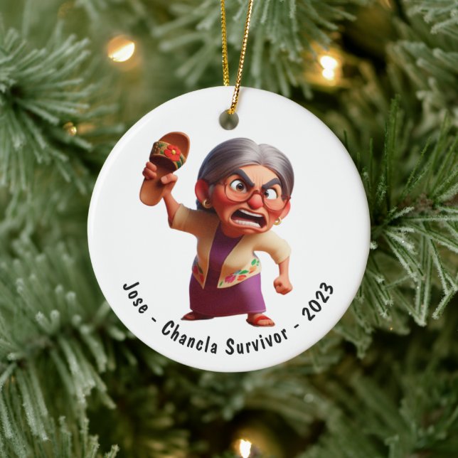 Personalisiert Funny Chancla Survivor Navidad Keramik Ornament (Baum)