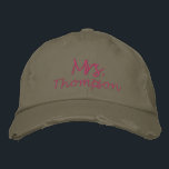 Personalisiert Future Bride zu Mrs. Pink Script Bestickte Baseballkappe<br><div class="desc">Feiern Sie die zukünftige Braut mit dieser personalisiert bestickten Baseballkappe mit "Mrs." in rosa Schrift. Dieses stilvolle und unterhaltsame Accessoire eignet sich perfekt für Brautpartys, Junggeselinnen-Abschiede oder als nachdenkliches Geschenk für die zukünftige Braut. Das individuelle Design fügt eine persönliche Touch hinzu und macht es zu einem unvergesslichen Sake, den sie...</div>