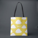 Personalisiert-Gelbe Tüte-Tasche mit weißer Wolke Tasche<br><div class="desc">Weiße Wolken Muster Personalisiert Gray Tote Tasche. Niedliche und skurrile Tasche mit weißer Wolke auf gelbem Hintergrund. Diese Tasche kann personalisiert sein,  ideal als Baby Dusche Gefallen Taschen oder als Geschenk.</div>