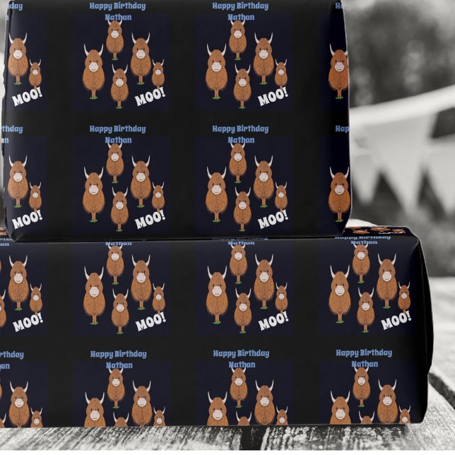 Personalisiert Happy Birthday Highland Cow Geschenkpapier (Von Creator hochgeladen)