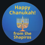 Personalisiert Happy Chanukah! Menorah Runder Aufkleber<br><div class="desc">Personalisiert Happy Chanukah! Menorah Classic Round Aufkleber</div>