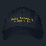 Personalisiert Happy Jubiläum zu euch beiden Hut<br><div class="desc">Die Baumwollkappe der Marine enthält die herzliche Nachricht "Happy Jubiläum für euch beide" und ist damit ein nachdenkliches Geschenk für Paare, die ihren besonderen Tag feiern. Der Text ist schön bestickt für ein Premium-Look und Gefühl. Die Kappe ist für Komfort mit einem verstellbaren Gurtband konzipiert und sorgt für eine perfekte...</div>