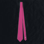 Personalisiert Magenta Wedding Groom Krawatte<br><div class="desc">Mit unserer minimalistischen Magenta Dove Wedding Suite können Sie Ihren besonderen Tag atemberaubend und modern verkünden. Die Bridal Suite besticht durch Eleganz und Eleganz. Sie wohnen in einer atemberaubenden,  magentafarbenen Kulisse und bietet ein paar weiße Tauben,  die alle Elemente Ihres besonderen Tages zusammenbringen.</div>