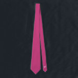 Personalisiert Magenta Wedding Groom Krawatte<br><div class="desc">Mit unserer minimalistischen Magenta Dove Wedding Suite können Sie Ihren besonderen Tag atemberaubend und modern verkünden. Die Bridal Suite besticht durch Eleganz und Eleganz. Sie wohnen in einer atemberaubenden,  magentafarbenen Kulisse und bietet ein paar weiße Tauben,  die alle Elemente Ihres besonderen Tages zusammenbringen.</div>