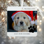 Personalisiert mit Foto Dog's ersten Weihnachten Ornament Aus Metall<br><div class="desc">Feiern Sie das Urlaubdebüt Ihres zornigen Freundes mit dem Personalisierten Mit Foto Dog's First Christmas Metal Ornament. Dieses bezaubernde Ornament wurde entworfen, um das erste Weihnachtsfest Ihres Welpen mit einem maßgeschneiderten Foto und einer festlichen Touch festzuhalten. Egal ob es ein ehrlicher Moment für Ihren Hund ist, im Schnee zu spielen...</div>