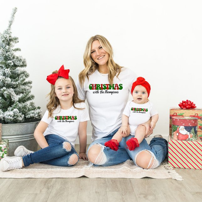 Personalisiert mit Name Family Christmas Matching T-Shirt (Von Creator hochgeladen)