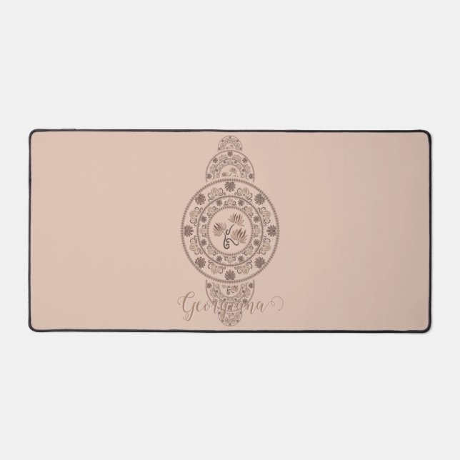 Personalisiert Mocha Rokoko Lotus Ornamental Manda Schreibtischunterlage (Vorderseite)