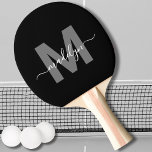 Personalisiert Modern; Bold Script Name Monogram Tischtennis Schläger<br><div class="desc">Erstellen Sie Ihre eigene Personalisierte moderne, fette Schreibschrift Monogram Black and White Ping Pong Paddle. Dieses schicke, luxuriöse Tischtennispongpaddel zeichnet sich durch ein stilvolles Monogramm-Design auf der Vorderseite aus. Der schwarze Hintergrund und der fett graue Einstieg sind schick, begleitet von einem stilvollen weißen Skriptnamen für eine personalisierte Touch. Die Rückseite...</div>