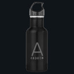 Personalisiert Modern Simple Black Gray Mit Monogr Edelstahlflasche<br><div class="desc">Personalisierter Name und Anfangsbuchstabe Edelstahl Wasserflasche mit einer Custom Monogram in einem modernen und minimalen klassischen Sans Serif Schriftart für ein einfaches, aber raffiniertes und männliches Aussehen. Auf einer schwarzen Metallflasche in Grau dargestellt, können die Textfarben und Schriftart gewechselt werden und mehrere Flaschenfarben sind in kleinen und großen Größen erhältlich....</div>