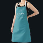 Personalisiert Name Koch Jahr Aquamarin Schürze<br><div class="desc">Einführung in unsere Personalisiert Name Koch etabliert Jahr Aquamarine Schürze! Diese stilvolle und praktische Schürze ist ideal, um den Koch in Ihrem Leben zu inspirierend und zu ermuntern, köstliche kulinarische Meisterwerke zu kreieren. Diese aquamarine blaue Schürze wurde mit einem modernen und einzigartigen Flair gestaltet und verleiht jeder Küche einen farbenfrohen...</div>