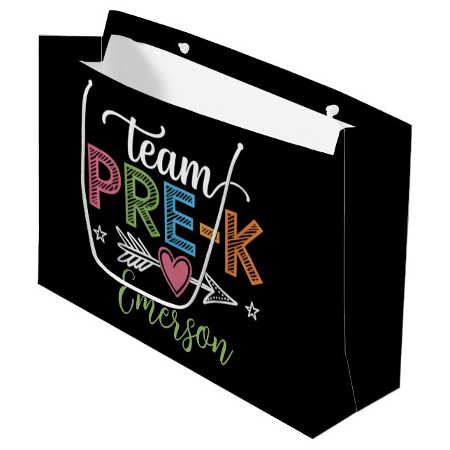 Personalisiert Name Team Pre-K Pre-School Lehrer Große Geschenktüte (Vorderseite Schrägansicht)