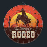 Personalisiert NAME Western Cowboy Bull Rider Rode Dartscheibe<br><div class="desc">Der Name Cowboy Bull Rider Rodeo ist ein individueller Name für den Western. Er ist mit einem wilden Westwüste Sonnenuntergang mit Kakteen und aufsteigenden Falken ausgestattet. Personalisieren Sie mit Ihrem Namen oder benutzerdefinierten Text!</div>