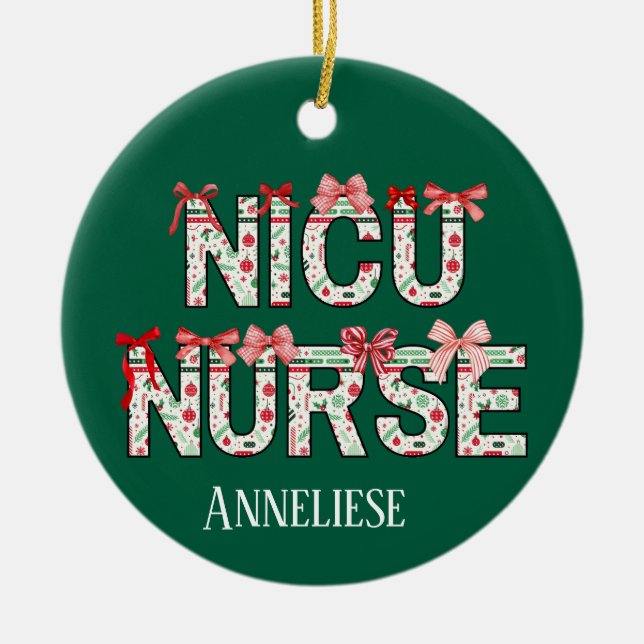 Personalisiert NICU Nurse Christmas Coquette Bow Keramik Ornament (Vorne)