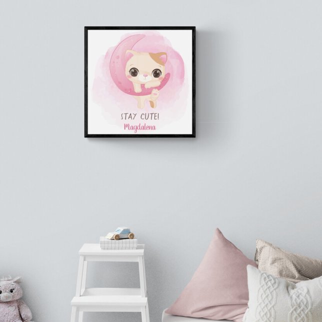 Personalisiert Niedlich Kitten Poster (Cute poster is designed to decorate a girl's nursery room with a cute little kitty hanging on a moon)