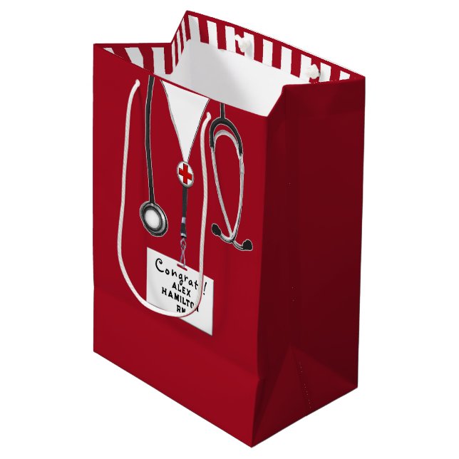Personalisiert Nurse Abschluss Mittlere Geschenkta Mittlere Geschenktüte (Vorderseite Schrägansicht)