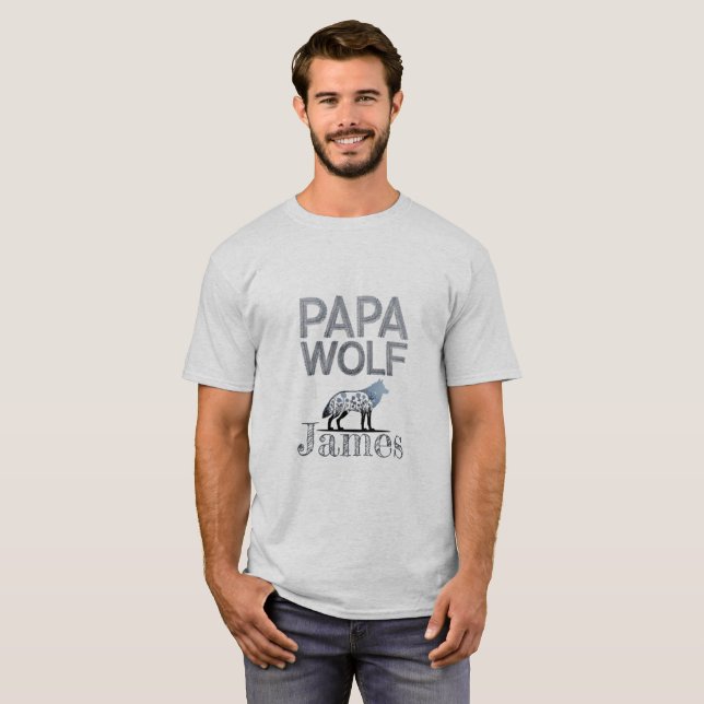 Personalisiert Papa Wolf Nature Silhouette T-Shirt (Vorne ganz)