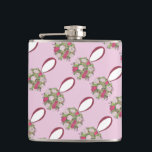 Personalisiert Pink Blume Rose Wedding Bouquet Flachmann<br><div class="desc">Der Flask enthält eine originale Marker-Abbildung eines hübschen rosa Blumenkugel Hochzeitsbukets. Ideal für ein Brautparty,  eine Verabredung oder eine Gastgeschenk Hochzeit! Personalisieren Sie sich einfach mit Ihren Informationen. Sehen Sie nicht,  wonach Sie suchen? Brauchen Sie Hilfe bei der Anpassung? Kontaktieren Sie Rebecca,  um etwas für Sie entworfen zu haben.</div>