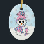 Personalisiert Pink Snowman Snowman Weihnachten Keramik Ornament<br><div class="desc">Fügen Sie Ihren Namen zu diesem Holiday-Ornament mit handgezeichnetem Cartoon niedlich rosa und blau Schneemann mit Schneeflocken im Hintergrund. Auf der Rückseite gibt es Lebkuchenmene,  Pinguine und Weihnachtsbonbons.</div>
