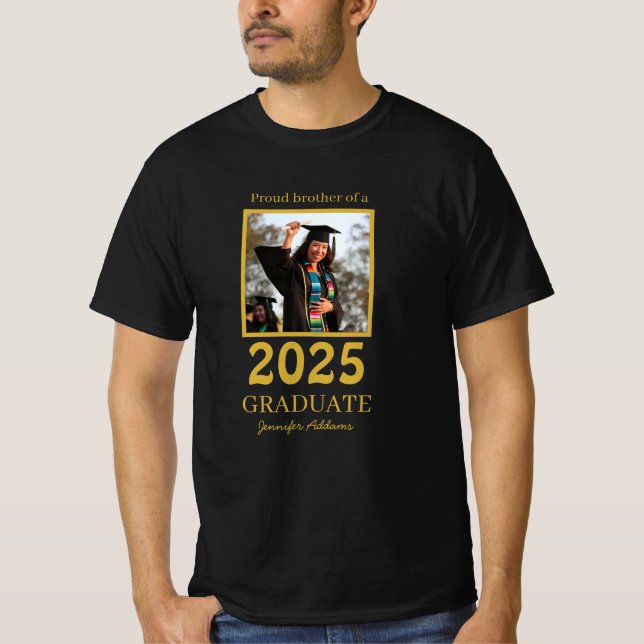 Personalisiert Proud Brother graduate T-Shirt (Vorderseite)
